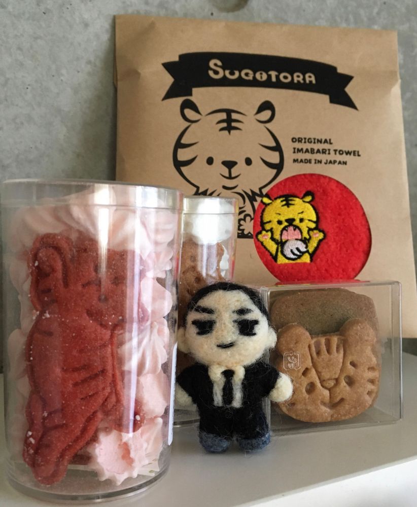 SUGiTORA
左からメレンゲクッキー（いちごとレモン）
とらちゃんタオルハンカチ（今治タオル）
抹茶サブレ