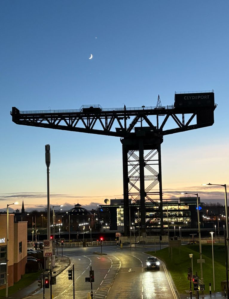 Finieston crane, Glasgow, with the moon and Venus