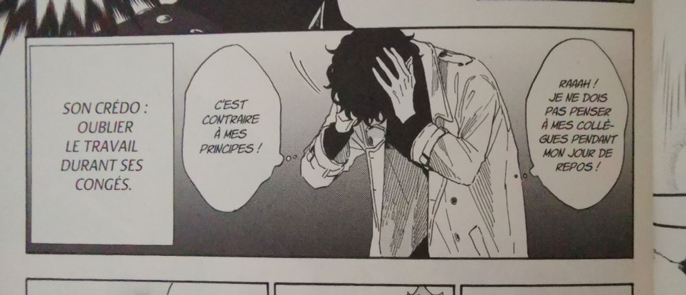 Case extraite du troisième tome de Monsieur Méchant va détruire la Terre (après ses congés). On voit le personnage principal, penché en avant, tenir sa tête avec ses deux mains.
Ses bulles de pensées, de droite à gauche : “Raaah ! Je ne dois pas penser à mes collègues pendant mon jour de repos !" et "C'est contraire à mes principes !".
La bulle de narration : "Son crédo : oublier le travail durant ses congés.“