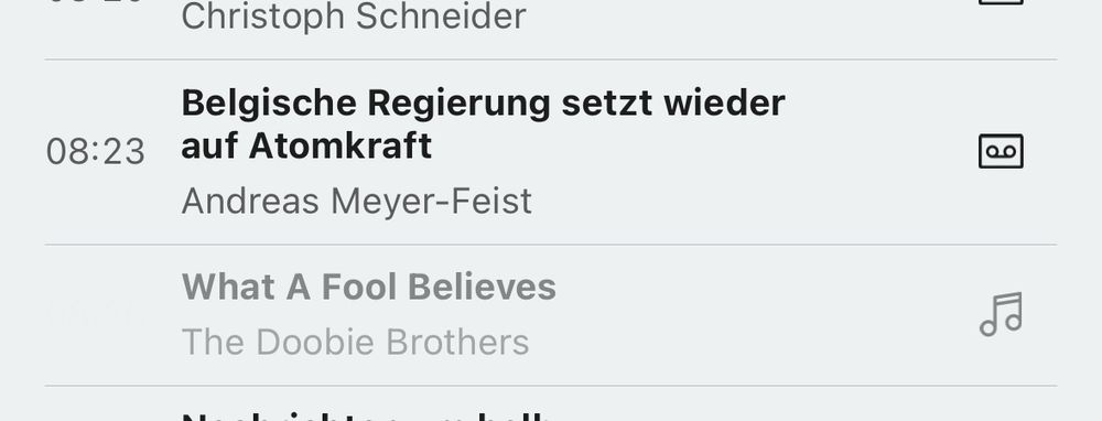 Ausschnitt des Bayern 2 Radioprogramms, das den Beitrag zur belgischen Rückkehr zur Atomkraft direkt gefolgt vom Titel „What a fool believes“ zeigt
