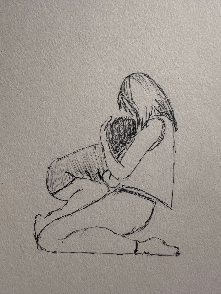 Finelinerzeichnung
Einfache Zeichnung einer Frau im Profil.
Sie kniet mit dem Po auf den Unterschenkeln und hat ein kleines Kind im Arm, dass sich an sie kuschelt und sein Gesicht auf der Brust verbirgt.
Die Frau beugt das Gesicht zum Kind, sodass man das Gesicht nicht sieht.