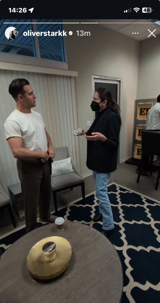 another screenshot of oliver stark’s insta story. this one is of a green room at entertainment tonight. ryan guzman is talking to someone.