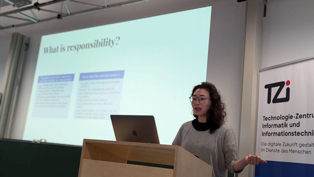 Minha Lee presenting at the REACT workshop in Bremen.