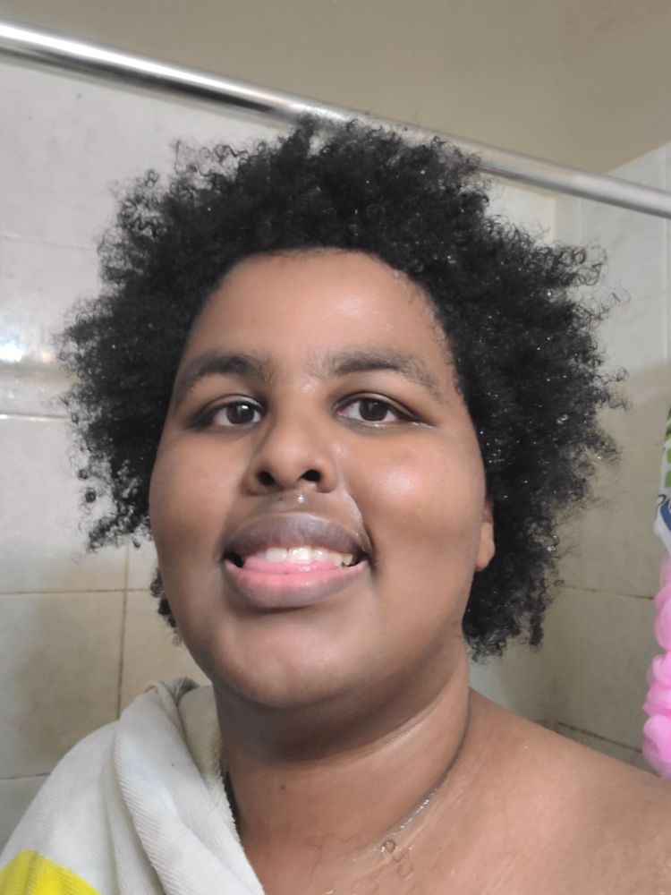 Another after shower pic of me showing off the hair in a different angle