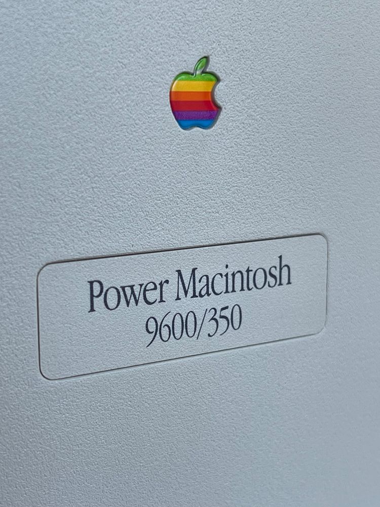 Close up image of the badge on an Apple Power Macintosh 9600/350