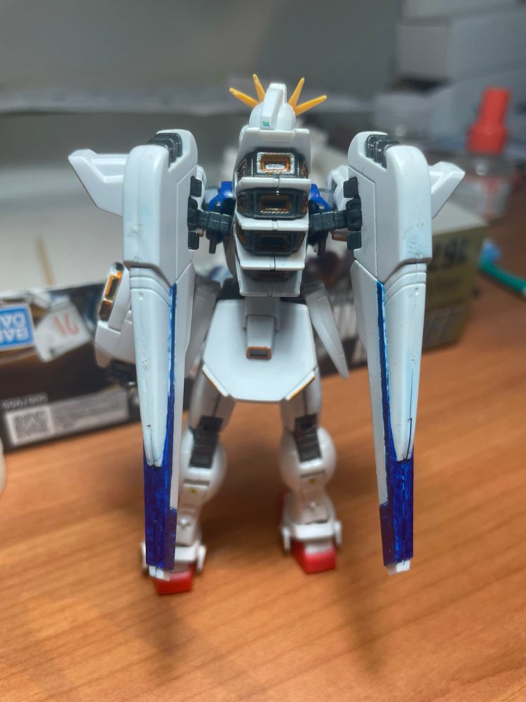 The back of the high grade F91. You can see where I have gotten blue paint on the white parts of the model and unsuccesfully tried to remove it.