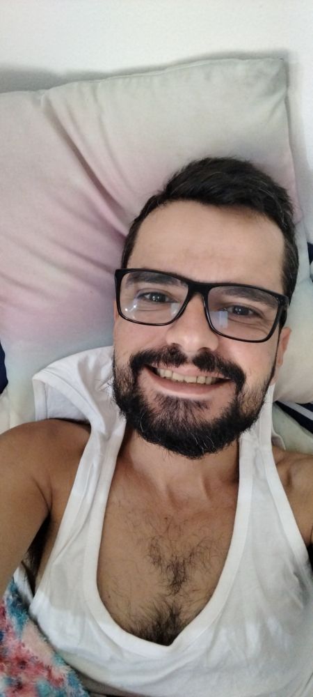 "Escolha todos os dias viver a sua vida, trilhar o seu próprio caminho, construir os seus sonhos. Aprenda a se libertar de tudo que impede o seu progresso, que te desmotiva. Saiba filtrar os sentimentos, as pessoas e as situações que chegam até o seu coração. Encontre um jeito de se manter imune a tudo que afeta a sua felicidade, que adoece a sua alma."

       Diego Vinicius