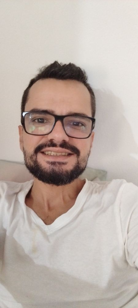 O grande desafio do autoconhecimento não é se lembrar quem você é, e sim se desidentificar do eu ilusório criado pelo ego que você acreditou ser. Sua essência sempre foi e sempre será o amor incondicional, e essa verdade nunca irá se alterar. E isso corresponde a dizer que quando você se livrar dos seus traumas, dos seus medos, das suas crenças limitantes, o que restará será o mais puro amor incondicional.