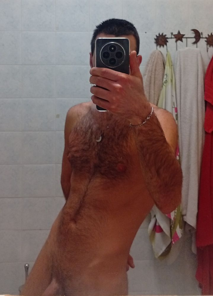 Specchiandomi nudo, ripensando a tutti i nudini che ho perso dopo avermi rapinato 