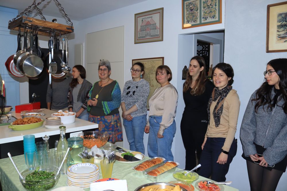 Chipman lab members + families in the Chipman kitchen for a party. 