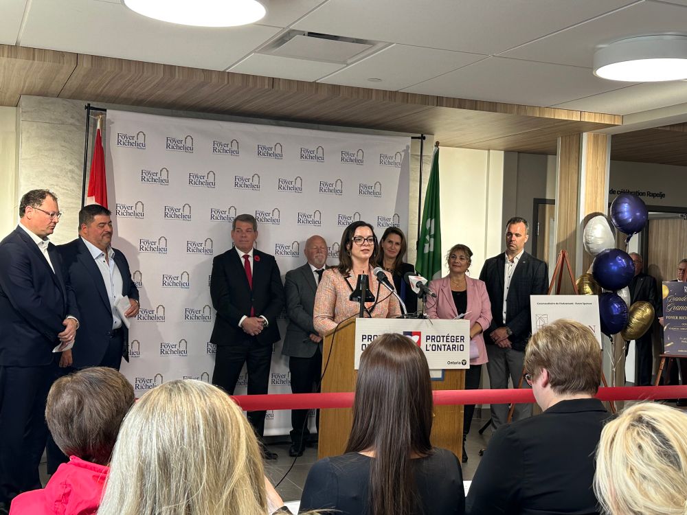 Photos des discours de l’inauguration. 