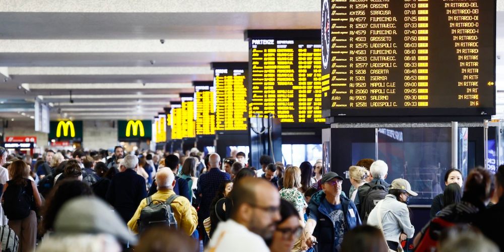 Non è stato solo un chiodo a bloccare i treni in mezza Italia - Il Post