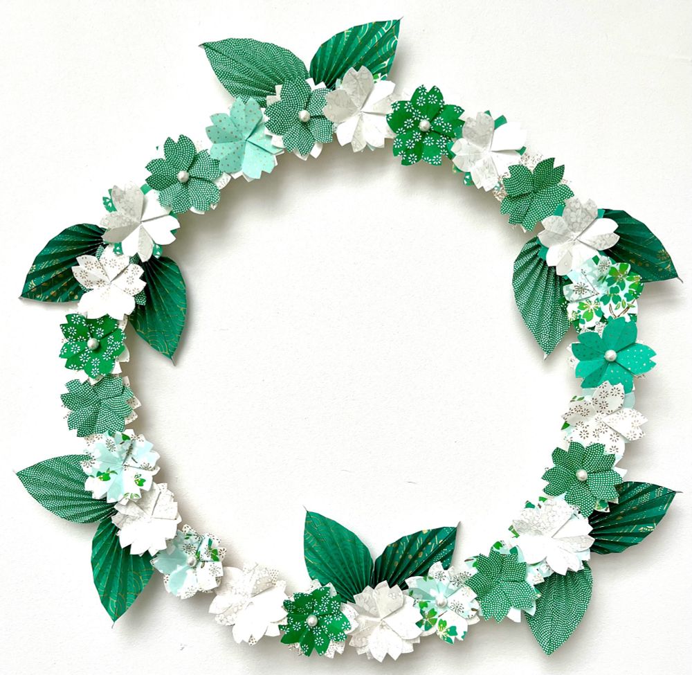 Couronne en origami verte dorée et blanche 