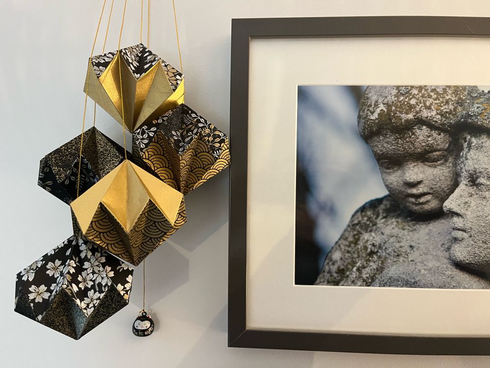 Diamants en origami noirs et or 