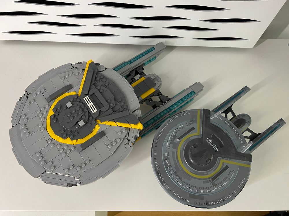 USS Ceritos brick build and normal model by eaglemoss. The brick build is a MOC by lilium brick yard build from Lego compatible bricks