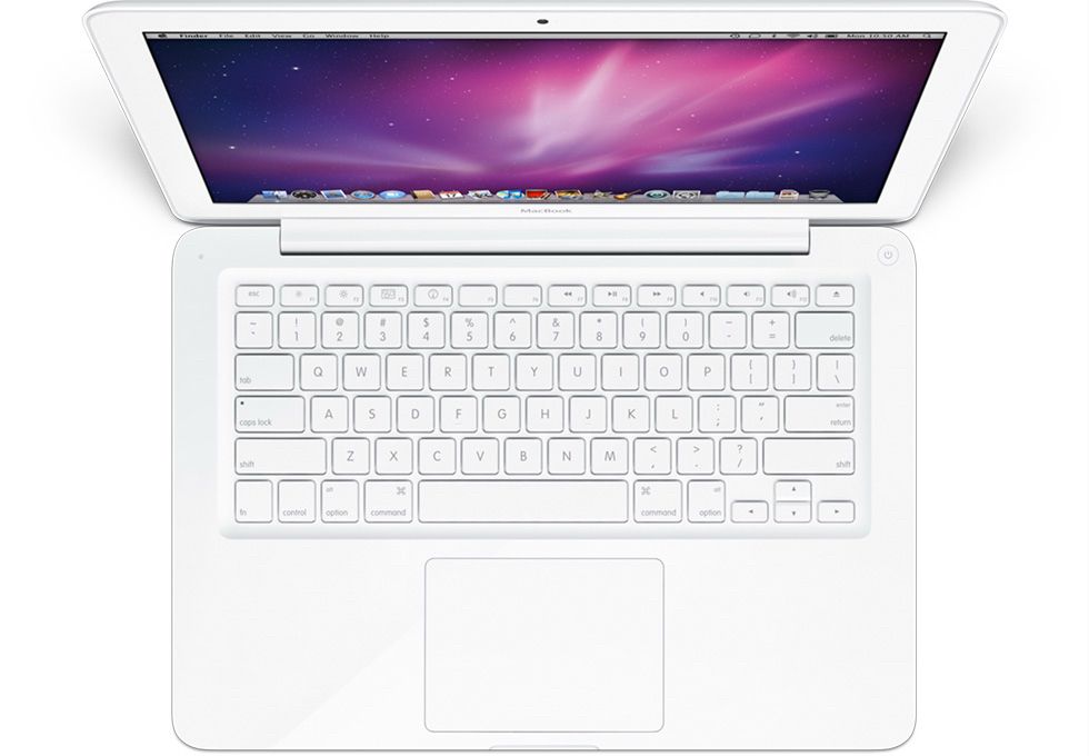 2010 Apple MacBook unibody in white