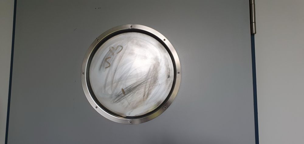Fenster in Tür zugespräht