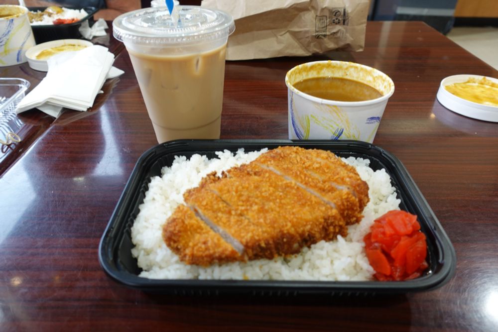 Tonkatsu Curry, with the curry ready to be poured on.