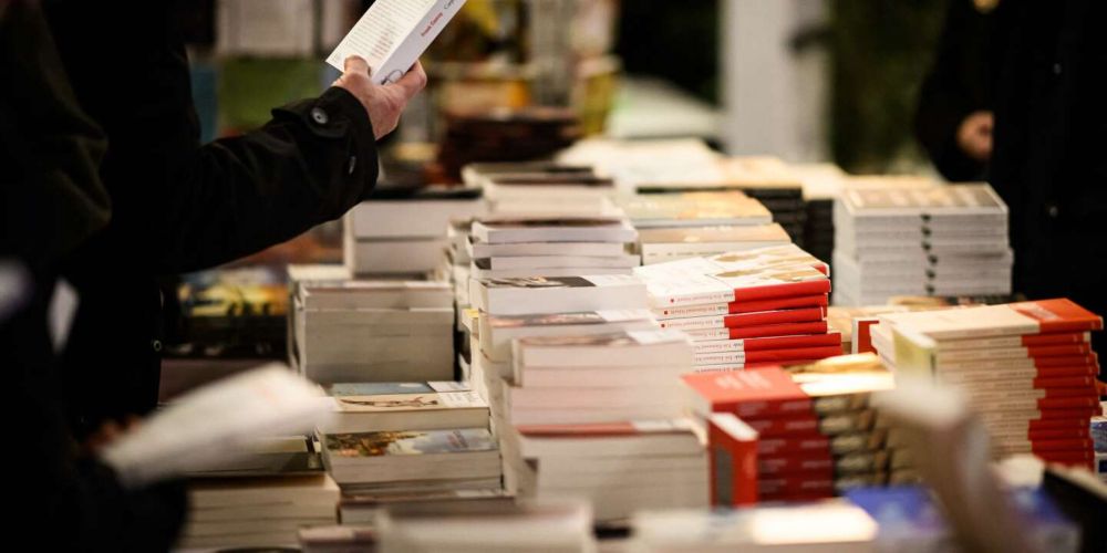 Marché du livre : les éditeurs disent gagner moins que les auteurs