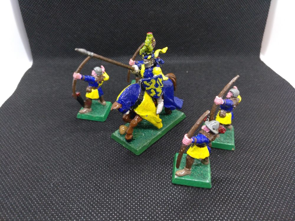 Bretonnian knight and archers.