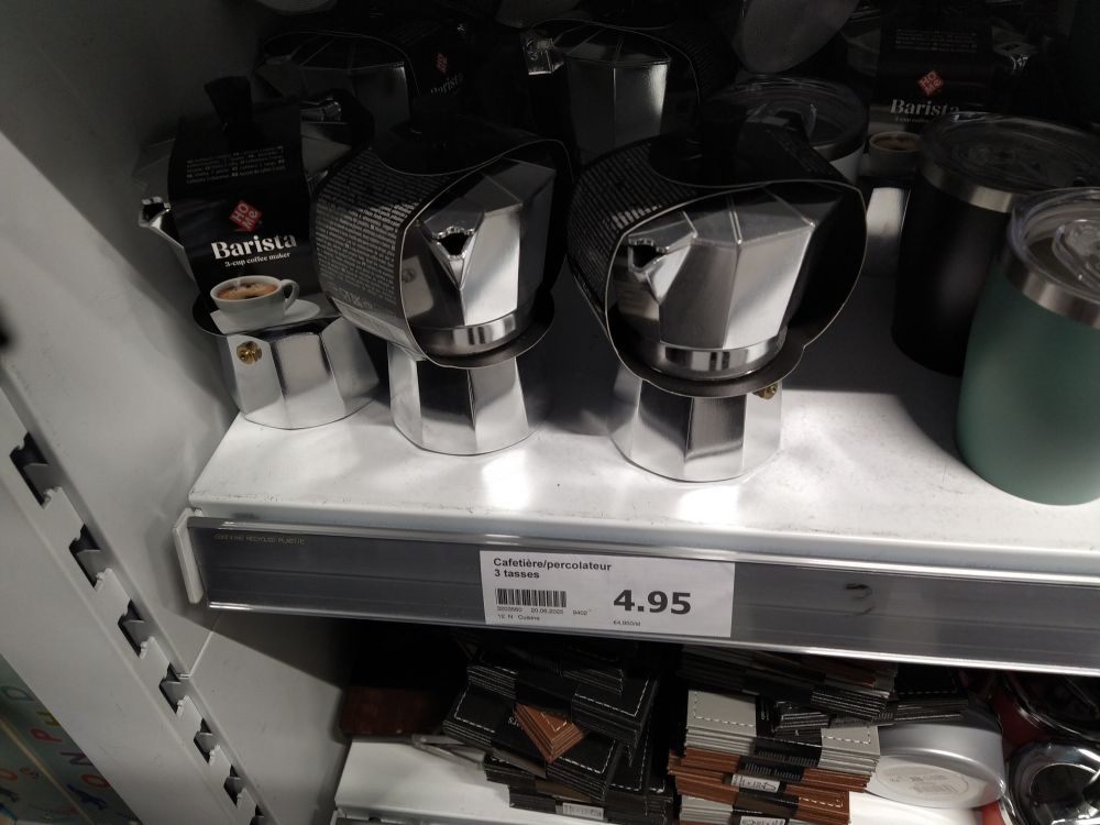 Cafetière / percolateur, 3 tasses : 4,95 €.