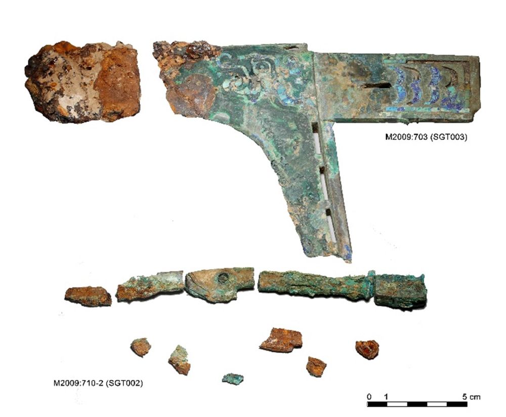 A bimetallic knife  and ge blade from Guo state cemetery, Sanmenxia (Henan)