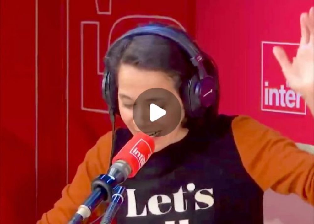 Sophia Aram on Instagram: "Pendant que Jordan "TikTok Barre De Lol" s'envole dans les sondages du Renoncement National, Mélenchon nous gratifie de quelques formules creuses visant à nous faire croire ...