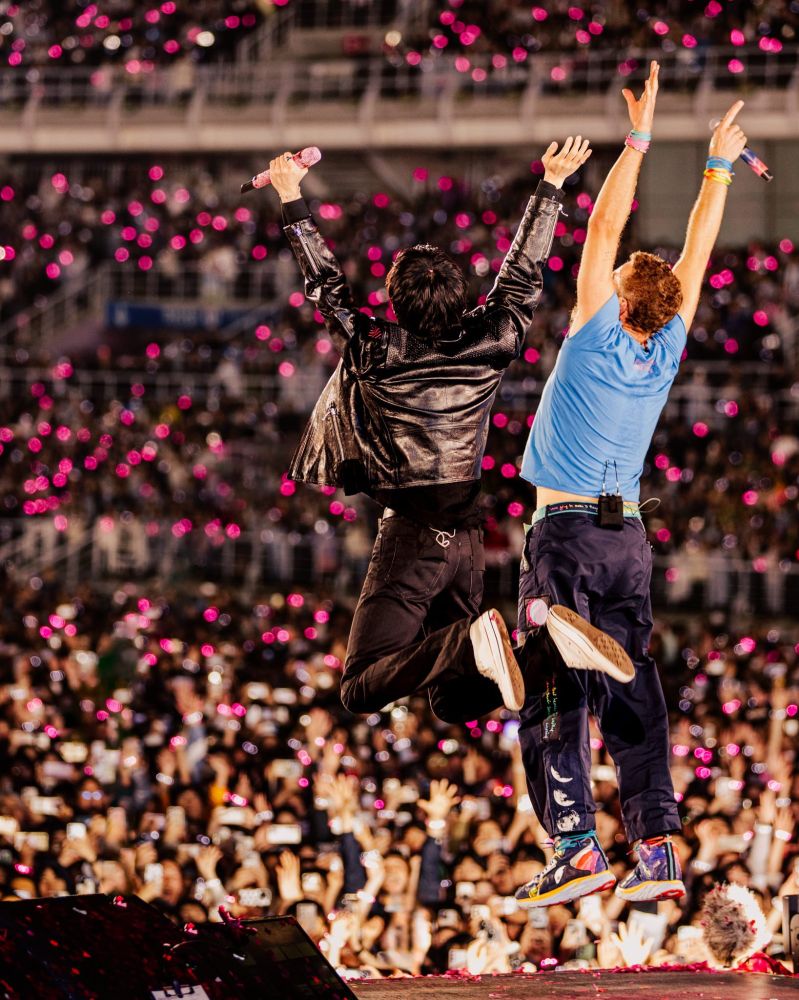 Jin and Chris on stage mid jump