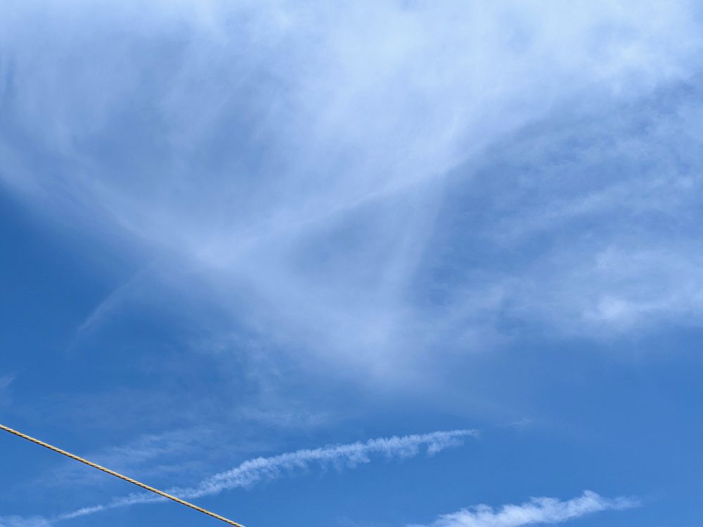 三角の形をした雲
