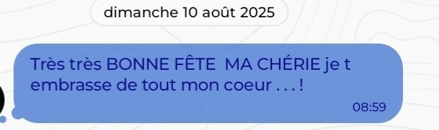 Sms :"très très bonne fête ma chérie (en majuscule) je t'embrasse de tout mon cœur "
