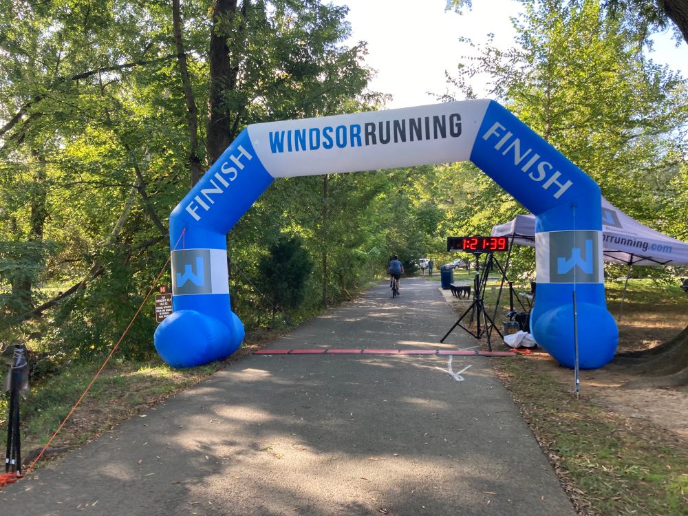 In inflatable finish line banner hovers around the spot marking the end of the 5K.