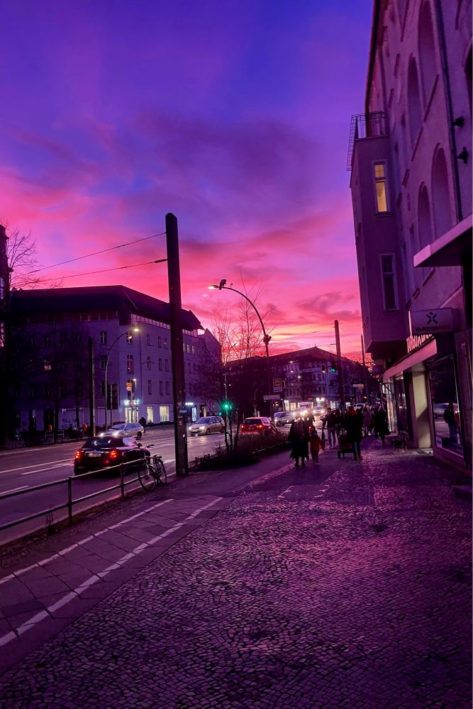 Farbenspiel des Abends, gebrochen blau, Hunde sind um diese Zeit seltene Gäste