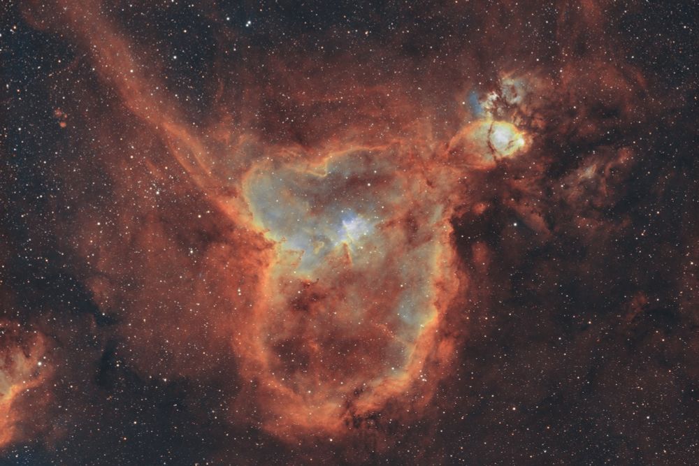 IC1805 the Heart Nebula shot in HOO using  a 76 mm refractor and a astronomy cooled monochrome camera (a PlayerOne Poseidon-M). 120s subs. 83xH-alpha. 54xOIII