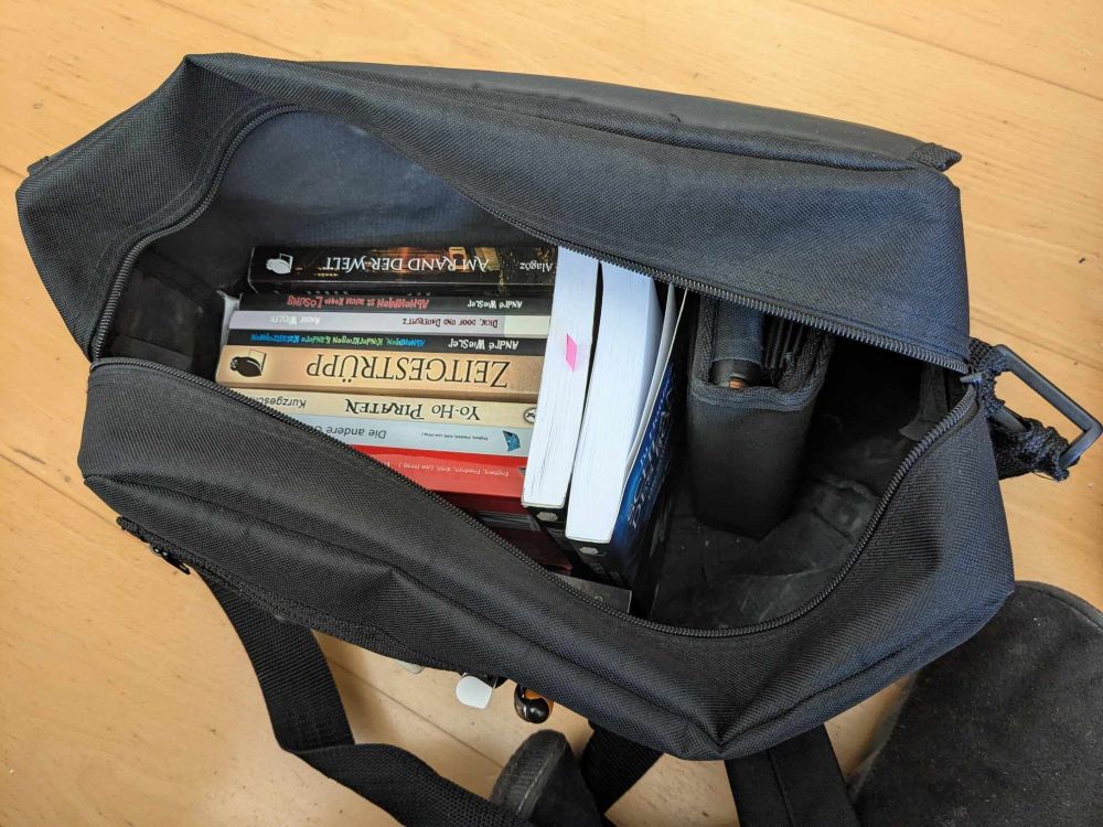 Eine Tasche voller Leseexemplare.