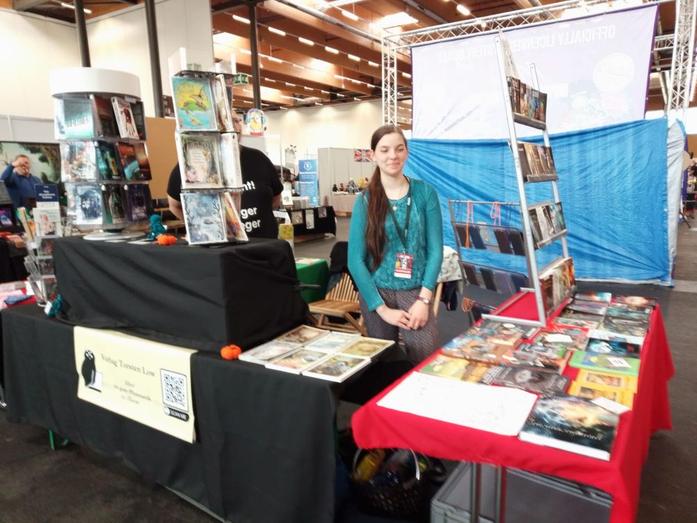 Die Praktikantin am Stand 