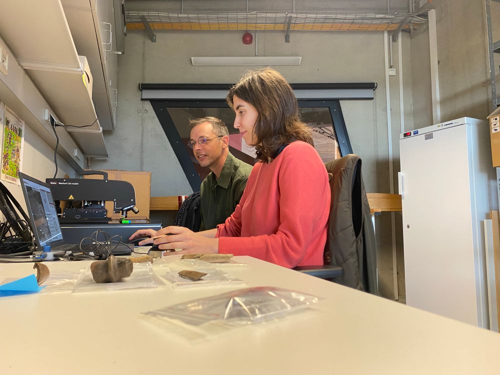 Dr Paula Mateo-Lomba and Luc Doyon from the ERC Starting Grant ExOsTech project assessing bone tools found at Schöningen, Germany, with confocal microscopy. The MahrSurf CM mobile used in this project presents key advantages including its transportability and the ability to record surface micro topography at a very high resolution.