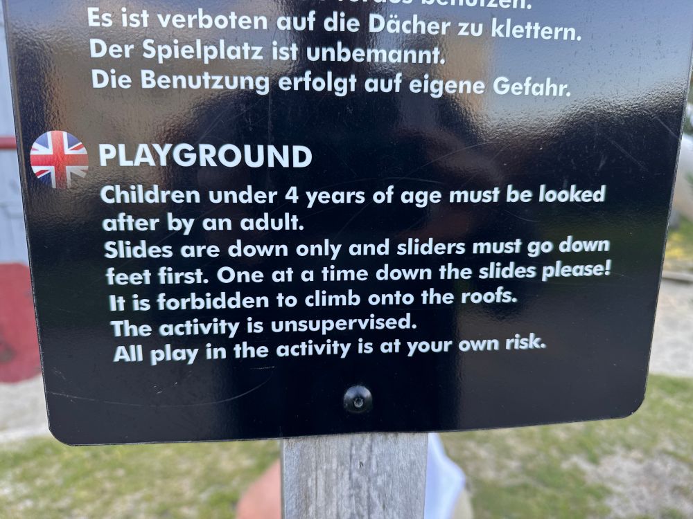 A playground sign in Tennessee requiring supervision of children under 4.