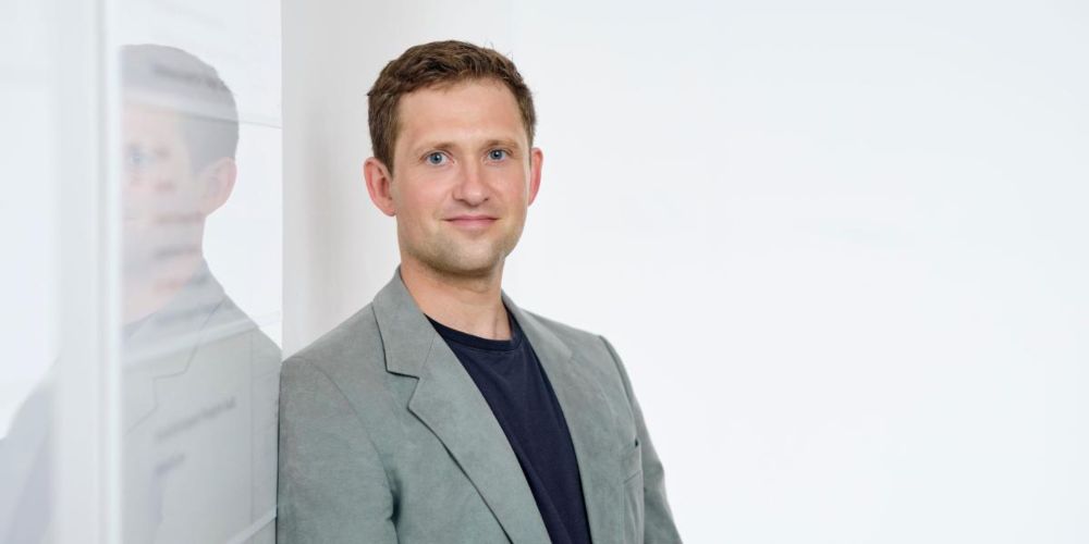 Does AI believe in God? Or is it even itself a deity? Christoph Heilig looks at artificial intelligence from a theological perspective.