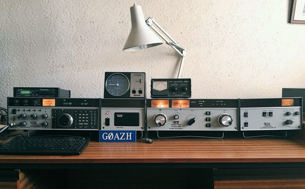 My Ten Tec line up a few years back #tentec #paragon #Titan 425 #amplifier using 2 x  #3cx800a7 #PowerTriode  with Ten Tec 253 2KW automatic Tuner #atu. #QRO big signal from a tower on a hilltop. Also love #QRP #homebrew
