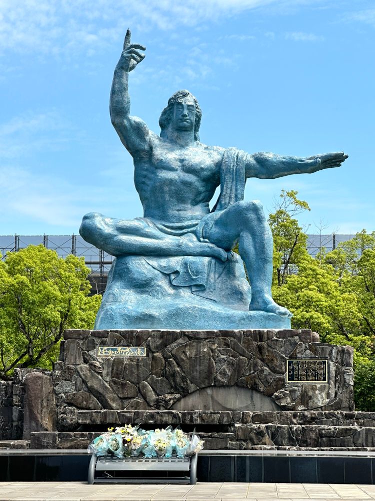 長崎平和公園の平和祈願の像