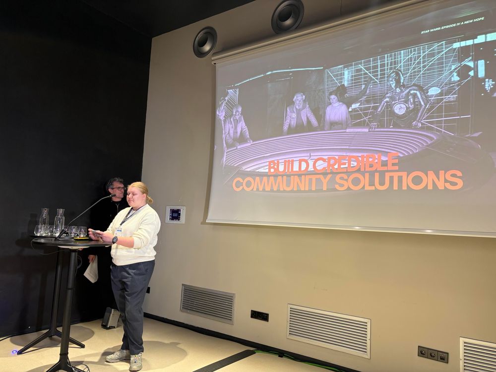 Photo of Saskia and Micheal from
Newsmast presenting. 