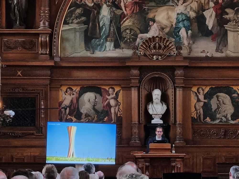 Achim Menges giving his talk.