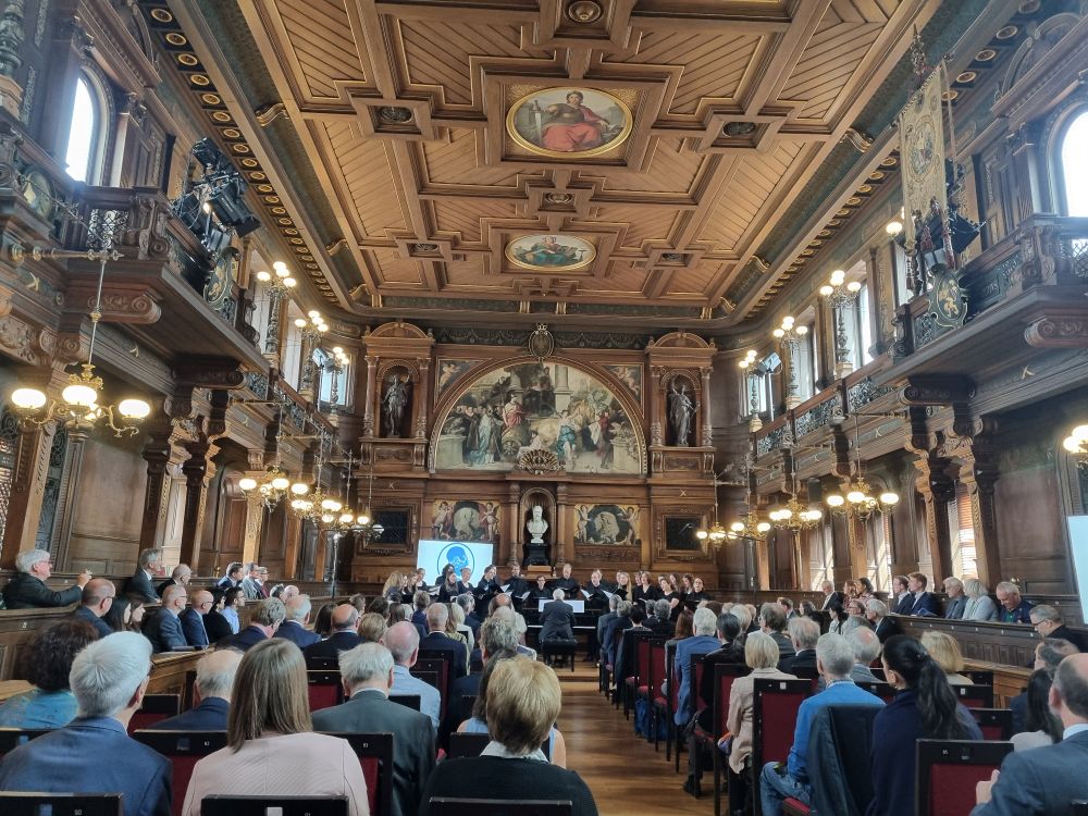"Alte Aula" University Heidelberg, people listening to the choir