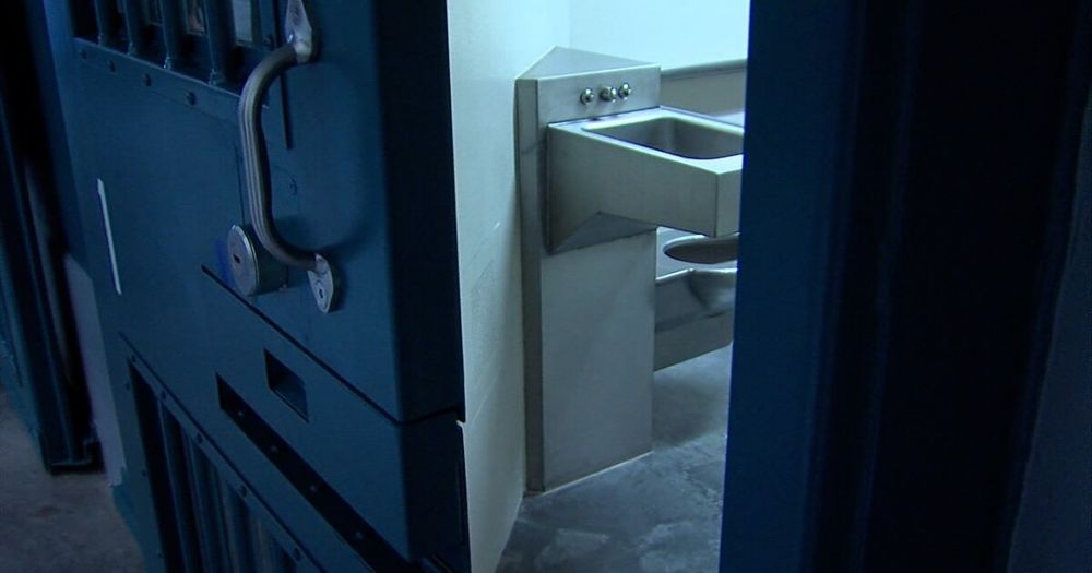 Arizona inmate David Cramer is accused of using fraudulent court documents to get released from the Lewis state prison complex years before his sentence was up.