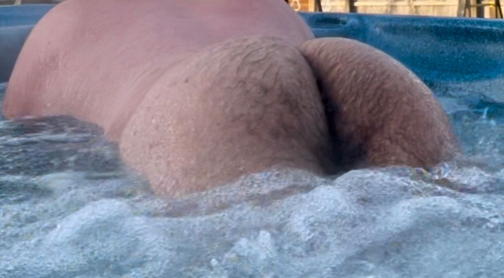 Curious Cub showing his hairy ass in his hot tub