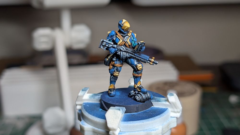 A Kludger engineer from Corvus Belli's Infinity the Game photographed from the front