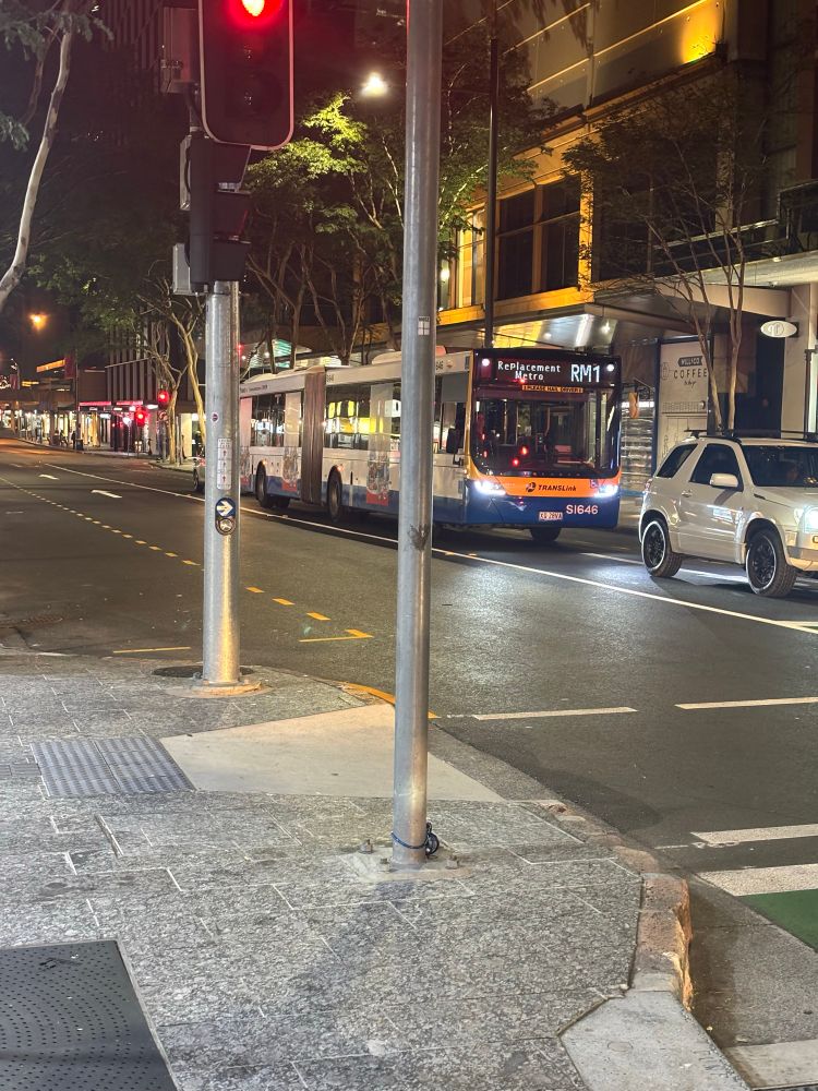 Articulated bus displaying Replacement Metro RM1 on the destination board