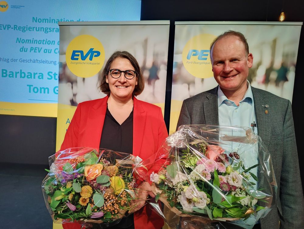 Foto von der Nominationsversammlung mit den EVP-Regierungsratskandidierenden Barbara Stotzer-Wyss und Tom Gerber.