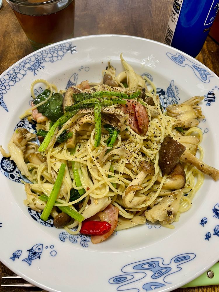 ベーコンきのこほうれん草のパスタ