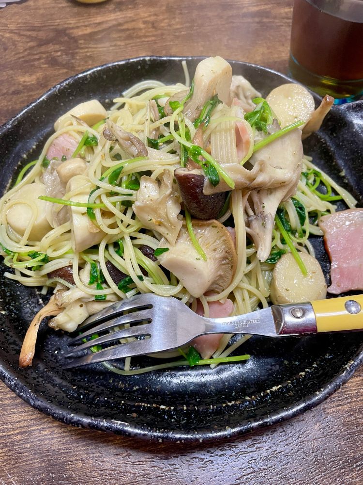 豆苗とキノコのパスタ